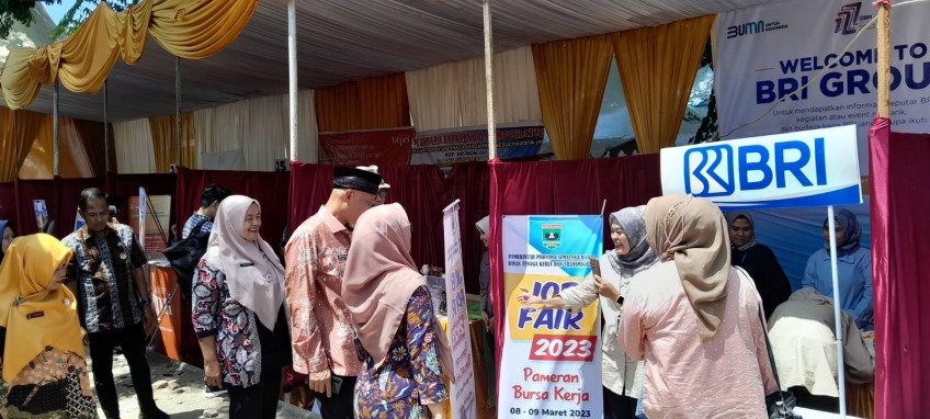 KUNJUNGAN GUBERNUR SUMATERA BARAT KE JOB FAIR SUMBAR 2023
